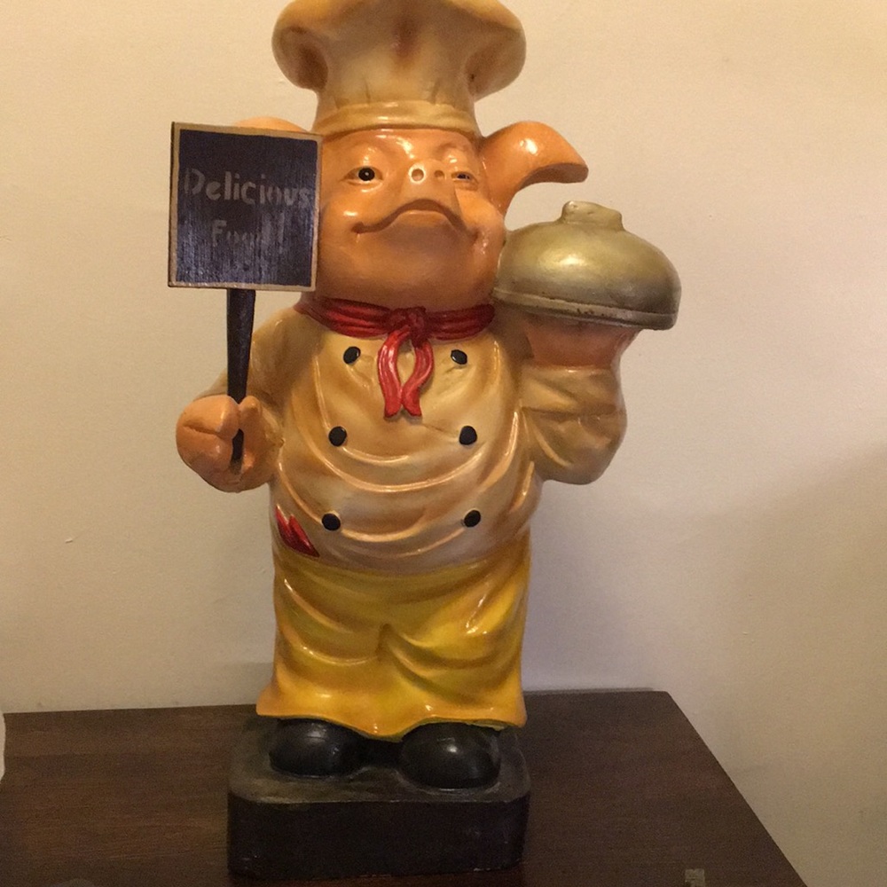 2ft advertising pig with a Delicious food sign